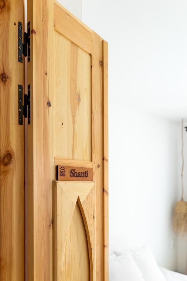 Blue Waves Boutique Hostel Tamraght المظهر الخارجي الصورة